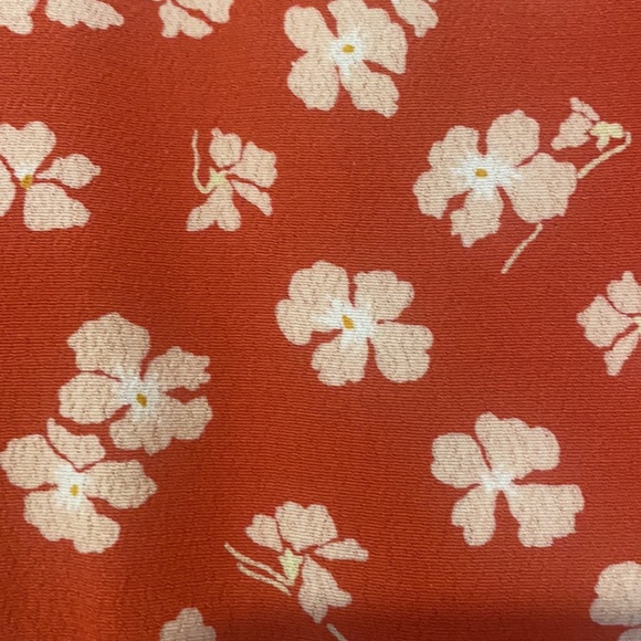 Madeweel Button-front tie-sleeve retro dress in Happy Hibiscus - Picture 6 of 7